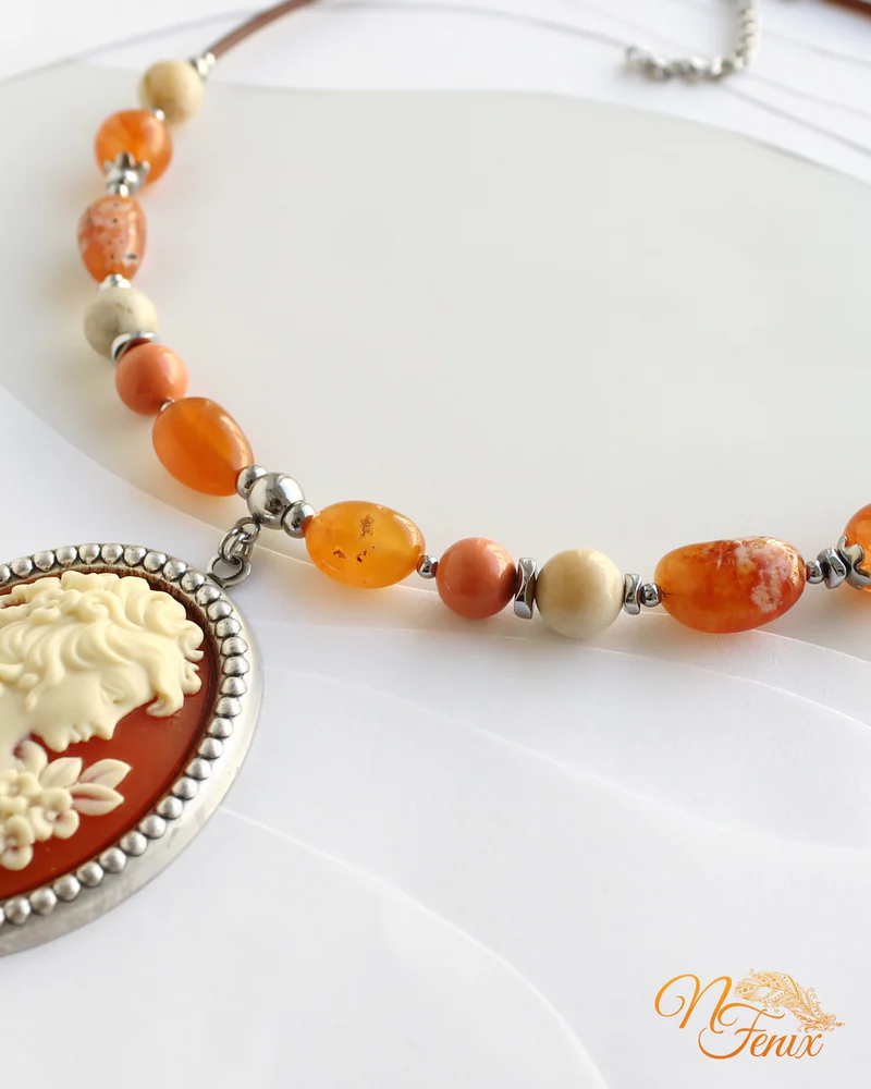 Колье "Девушка" с Кораллом, Агатом, Кварцем, Swarovski