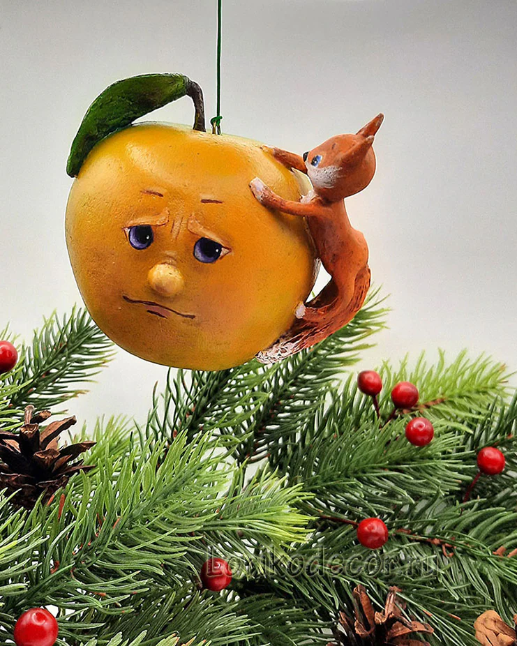 Ёлочная игрушка «ЯБЛОКО С БЕЛКОЙ-3»
