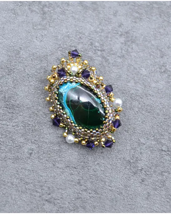 Брошь ручной работы с малахитом и Swarovski