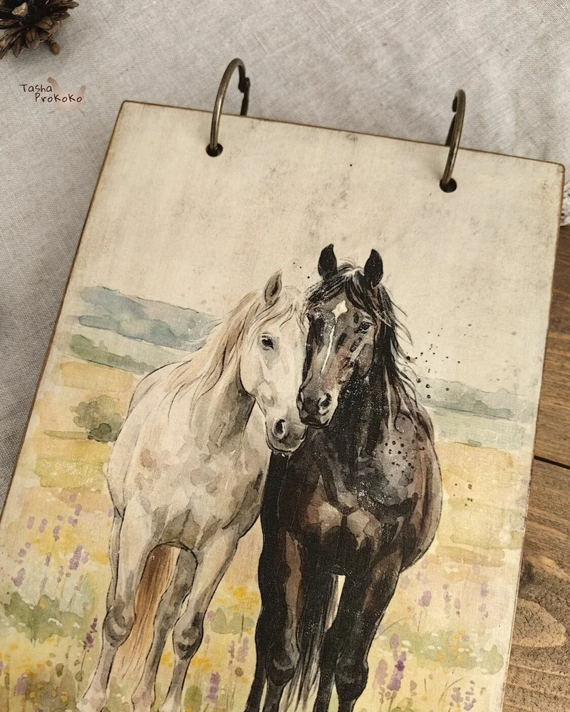 Деревянный блокнот А5 на кольцах в клетку — Horses