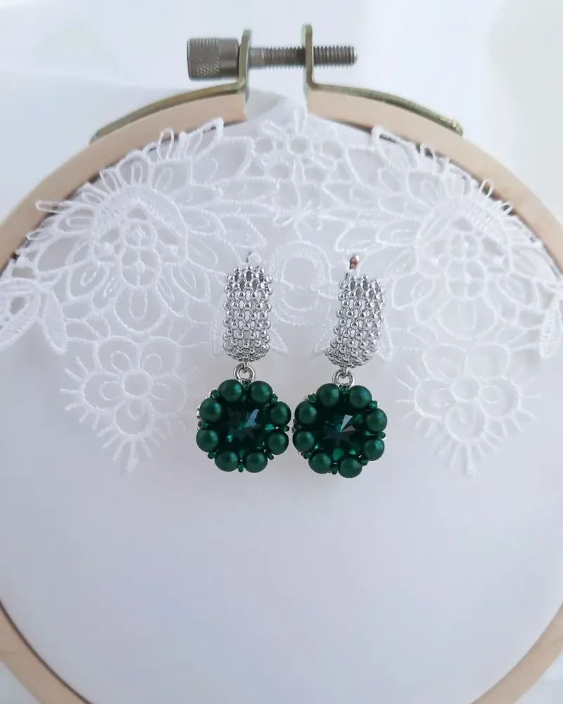 Серьги классические с жемчугом, ювелирное плетение — Зелёные