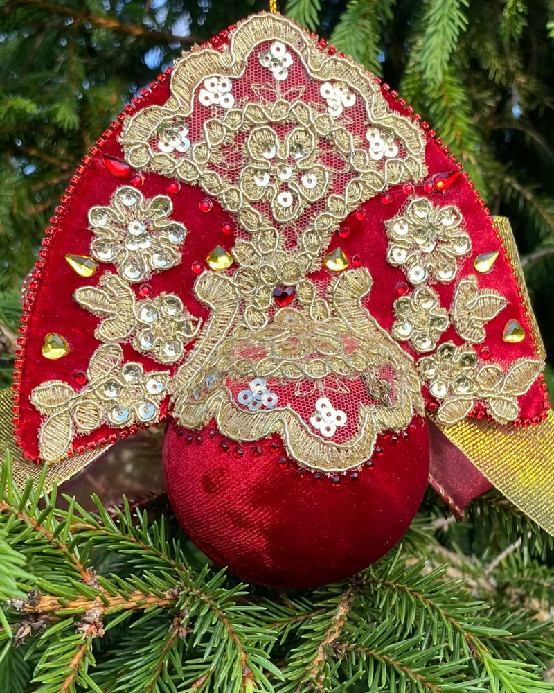 Ёлочная игрушка из коллекции Кокошники «Царица»