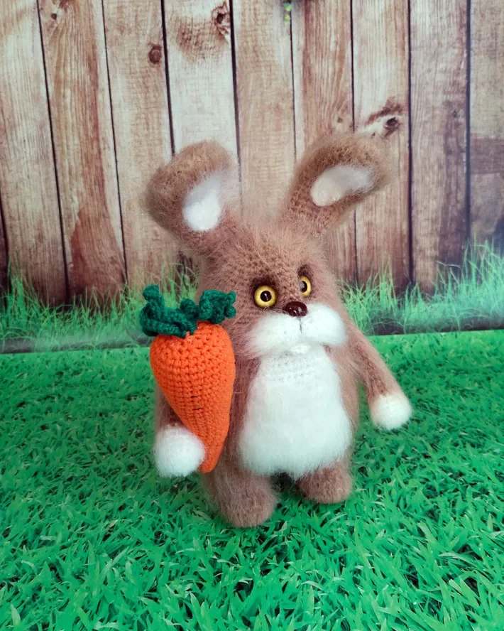 Заяц Ушастик, вязаная игрушка — коричневый