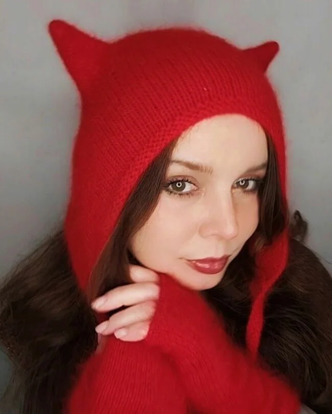 Шапка красная с ушками из ангоры чепчик с ушками