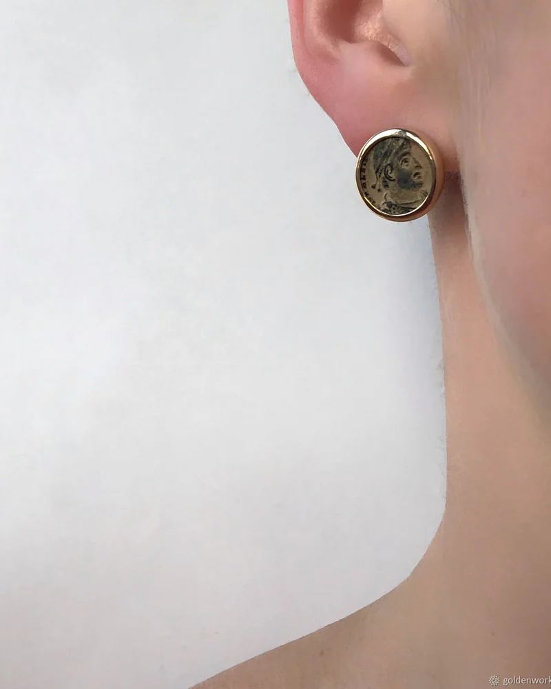 Золотые серьги с монетами