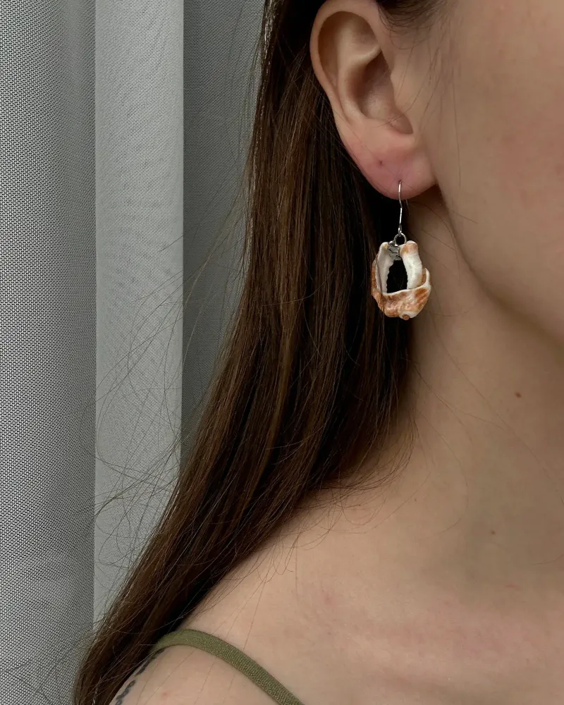 Серьги русалки из ракушки и коралла с берега Шри Ланки — Ракушка и коралл