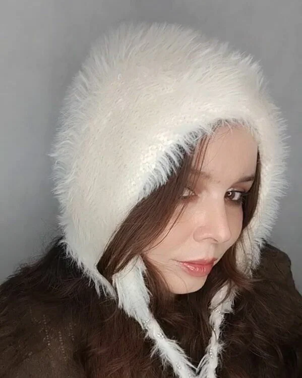 чепчик пушистый вязаный