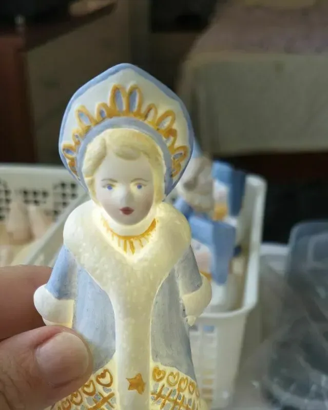 Ёлочные игрушки из фарфора, матовые: Дед Мороз, Снегурочка, Арлекин, снеговик, птичка