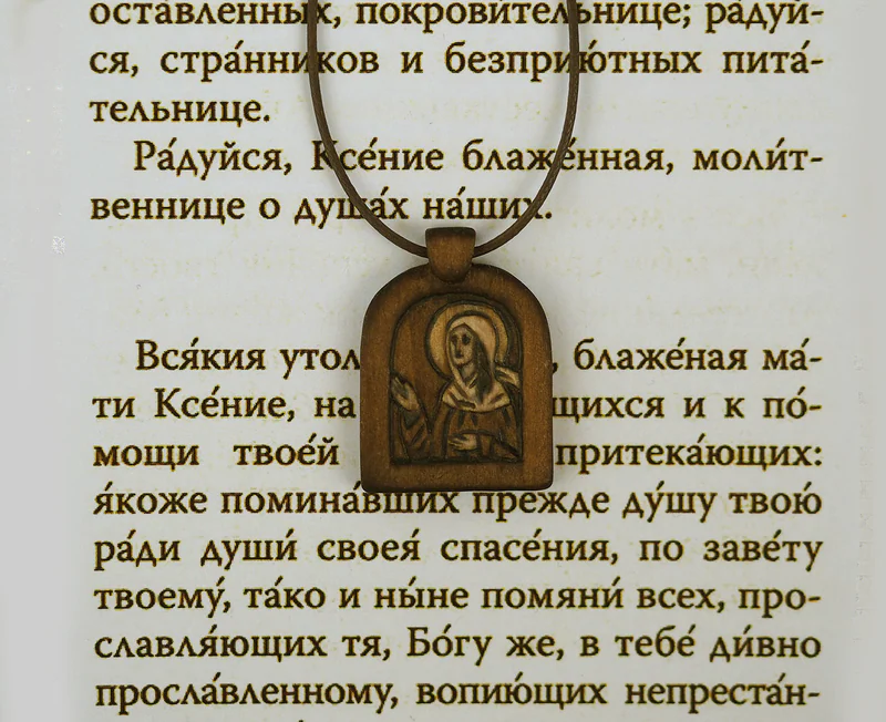 Св. Ксения Петербургская нательный образок-икона из кипариса