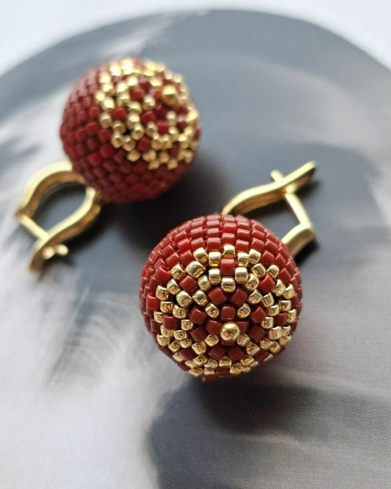 Серьги Шарики Сферы из бисера бордовый золотой подарок девушке