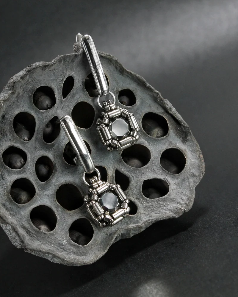 Миниатюрные базовые серьги «Graphite» — Основной