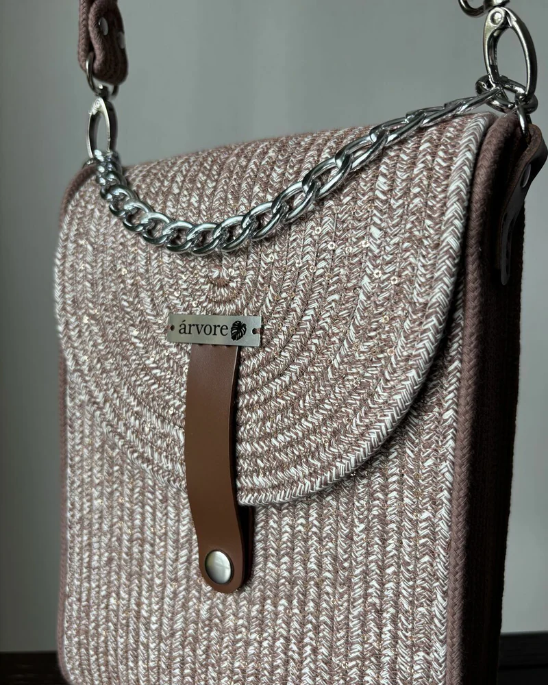 Сумка для мелочей коричневого цвета