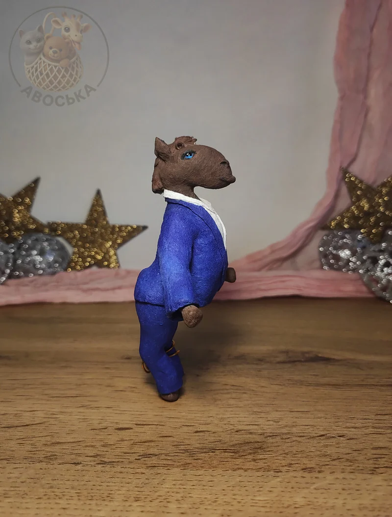 Ватная игрушка «Конь в костюме»