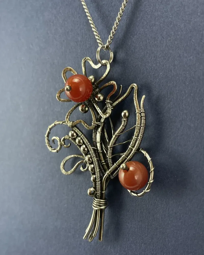Кулон с бусинами сердолика в технике wire wrap — Основной
