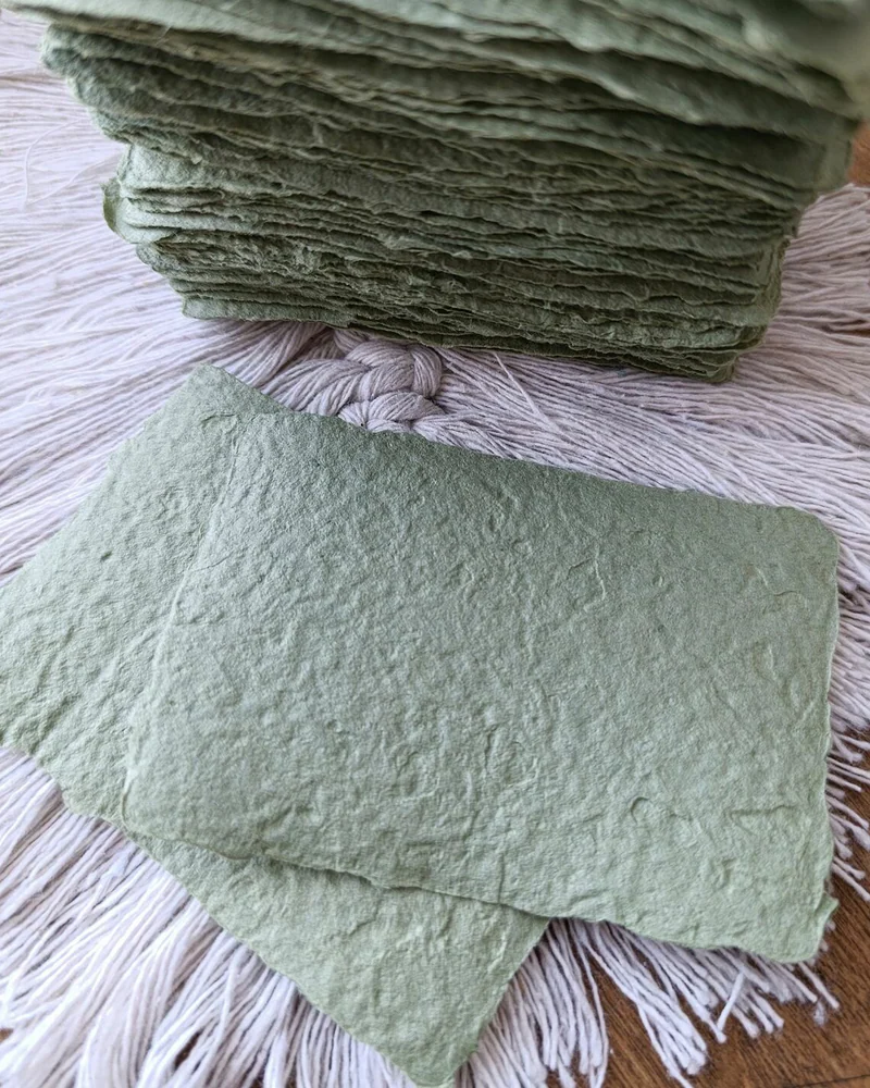 Карточки 6 × 9 см из бумаги ручного литья — Зелёная