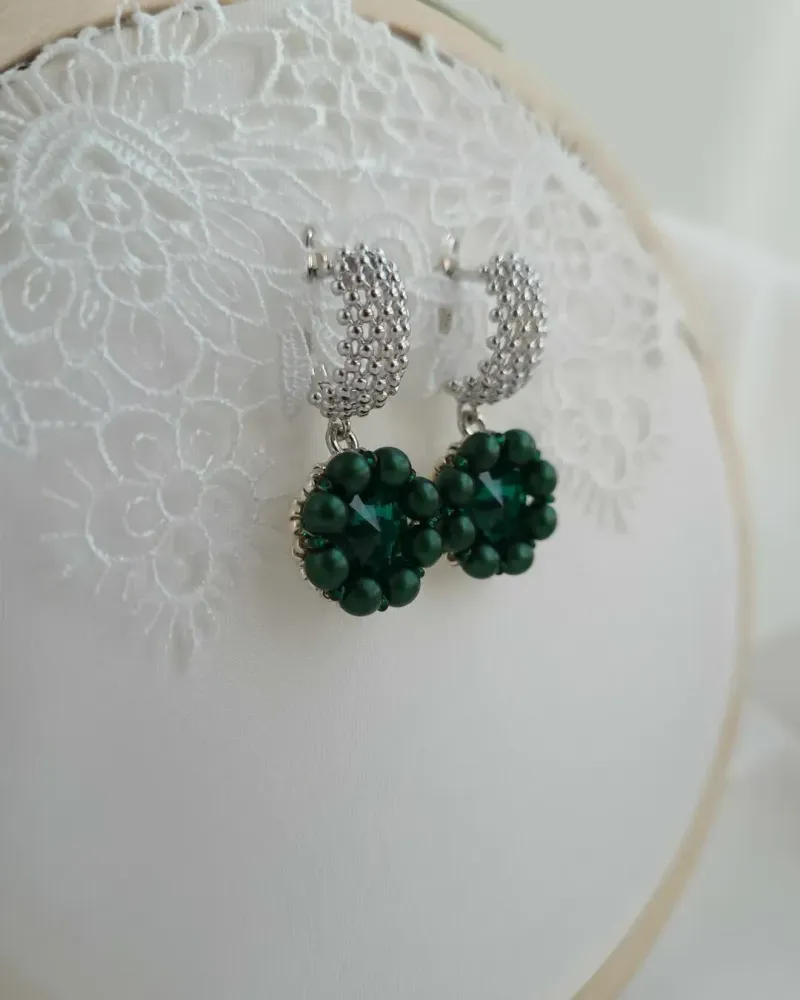 Серьги классические с жемчугом, ювелирное плетение — Зелёные