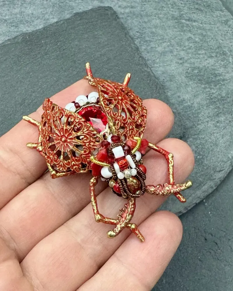 Брошь с кристаллом Сваровски Жук 3d Ажурная Коровка