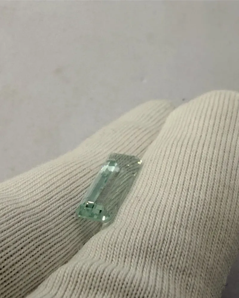 null — 2,1 ct, 13 × 5 × 4 мм