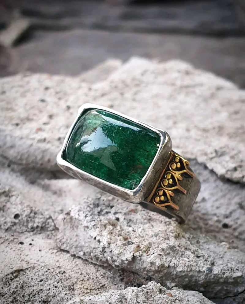 Серебряное кольцо с изумрудом