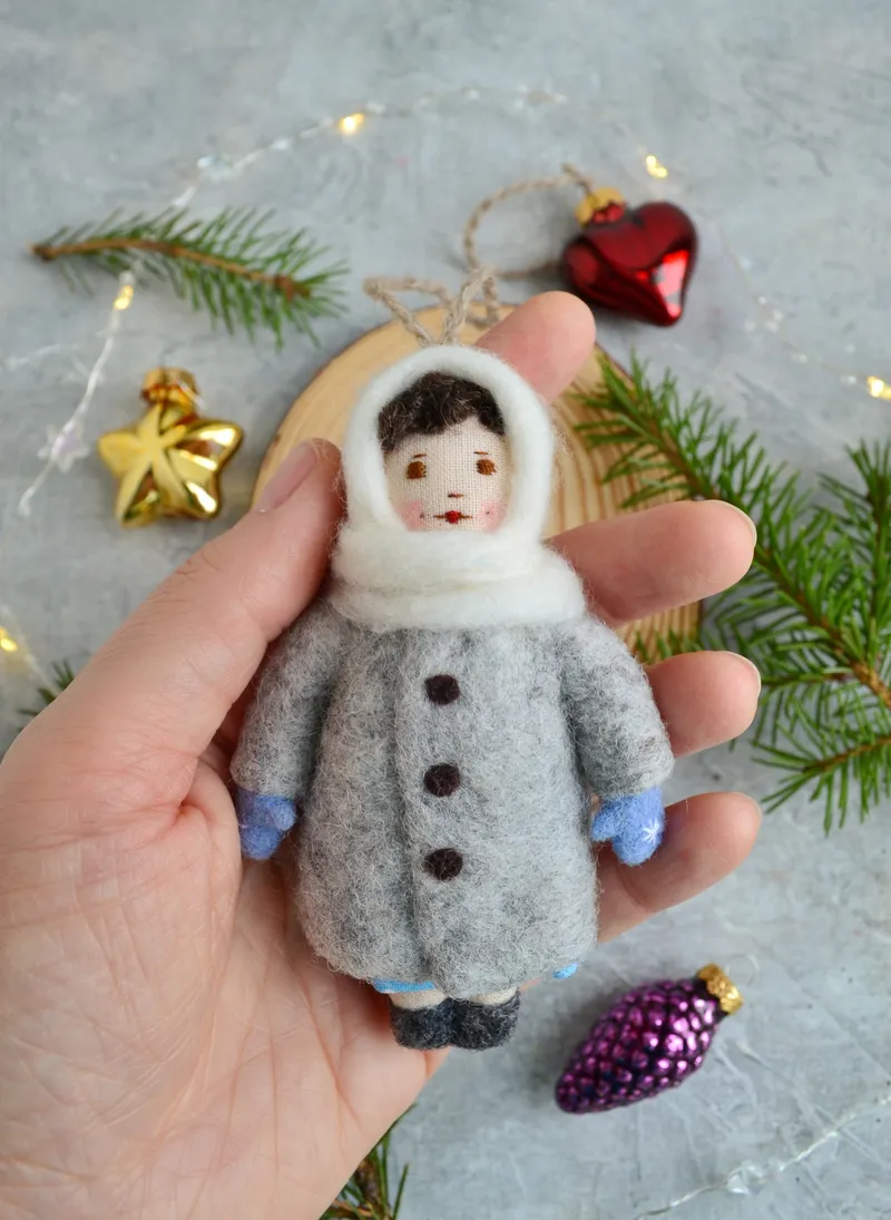 Валяная ёлочная игрушка