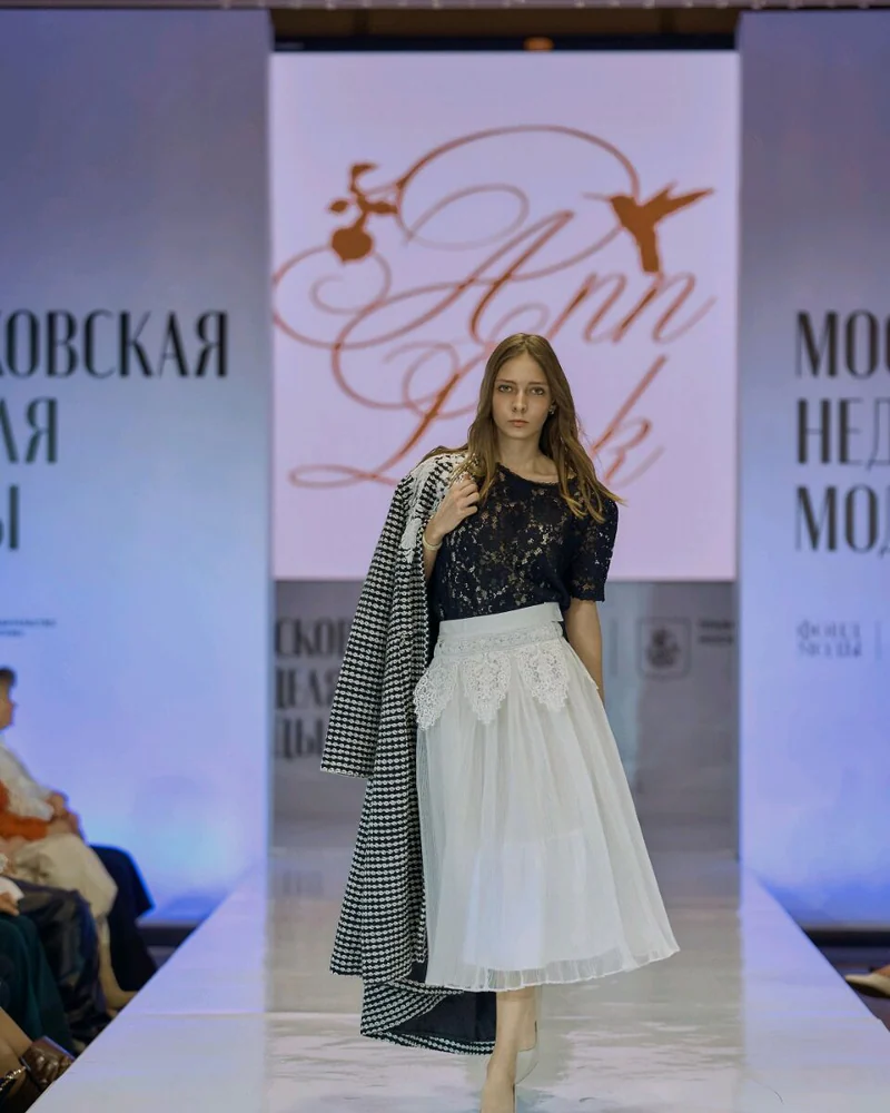 Пальто Королева, виват, ручная вышивка, шерсть Италия