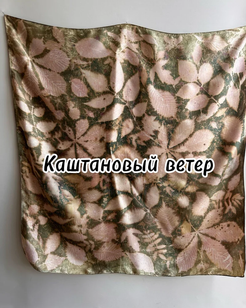 Шелковый платок зелено-бежевый. Подарок для женщины
