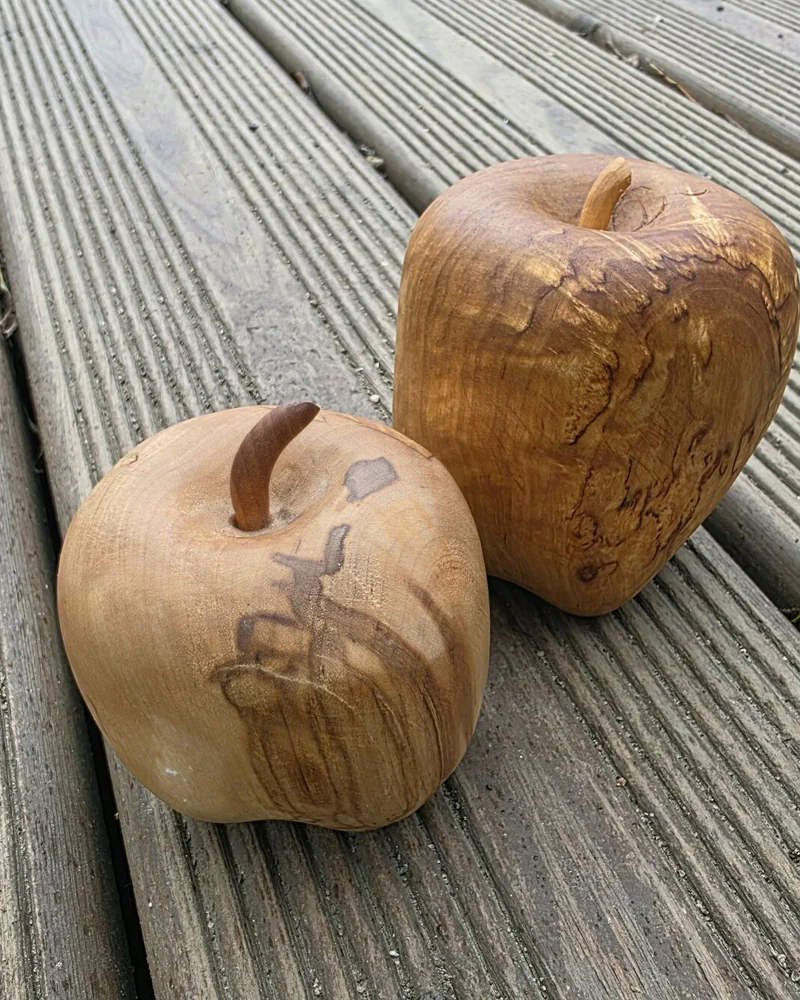 Яблоко из карельской березы