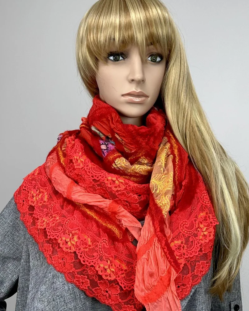 шарф валяный "Shades or red"
