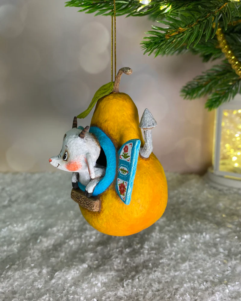 Ёлочная игрушка «Козлик в груше»