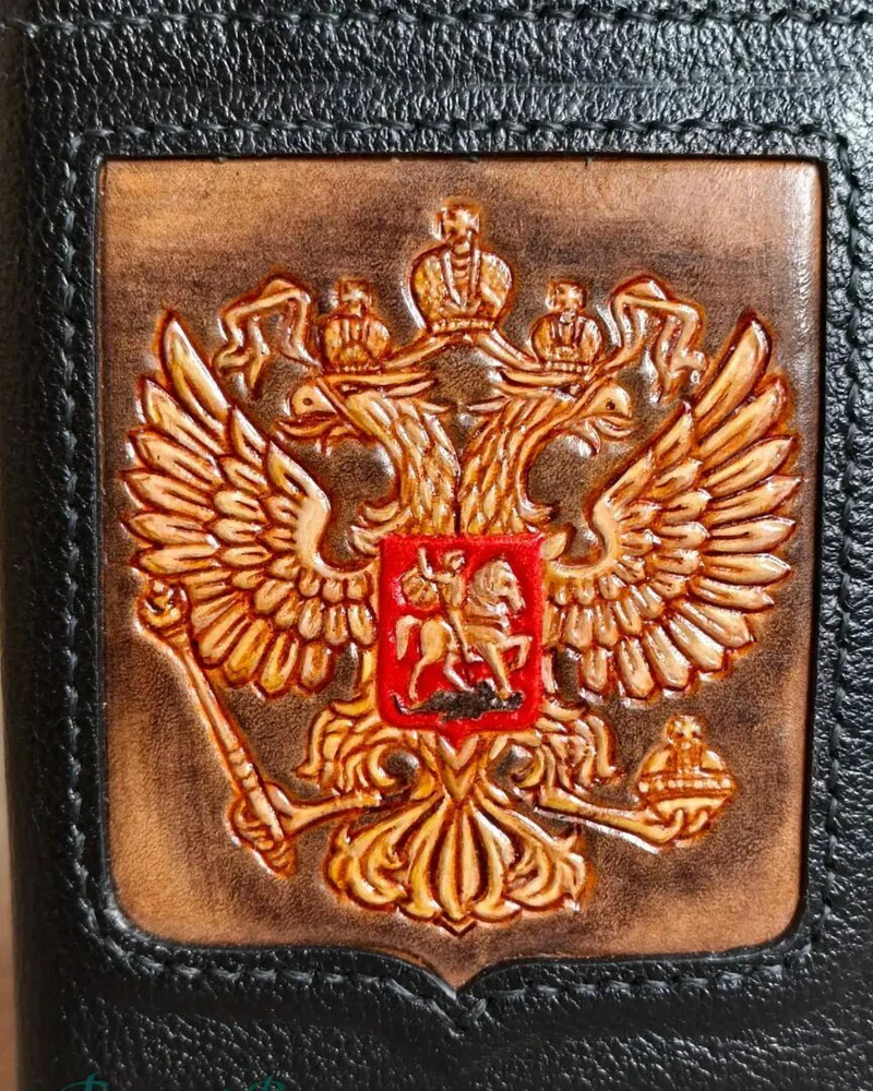 Кожаная обложка с тиснением "Герб России"