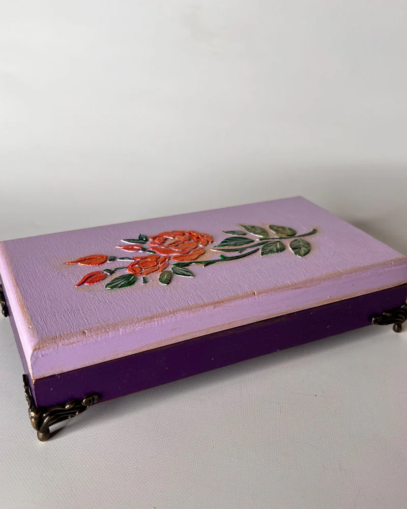 Деревянная шкатулка купюрница для денег сиреневая декорированная — Основной