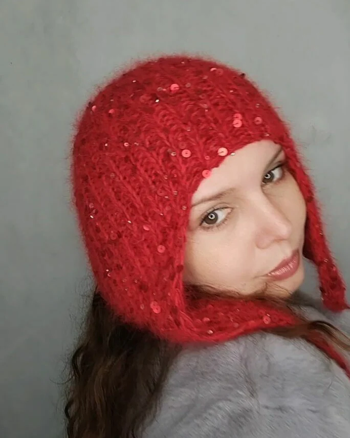 Шапка чепчик шлем, шапка красная с пайетками