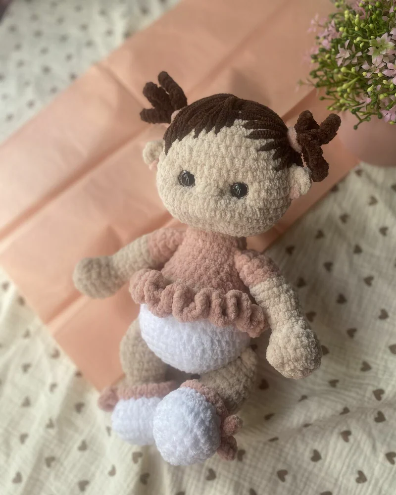 Вязаная кукла малышка амигуруми