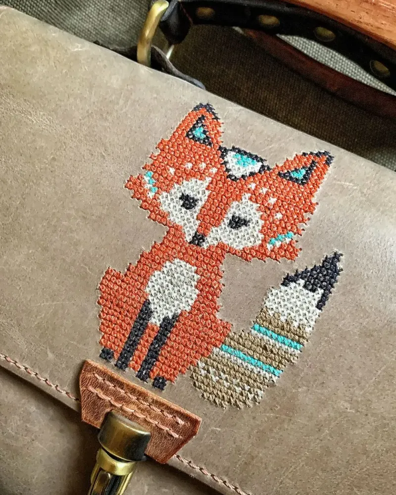 Кожаная сумка с вышивкой FOXY — Серый