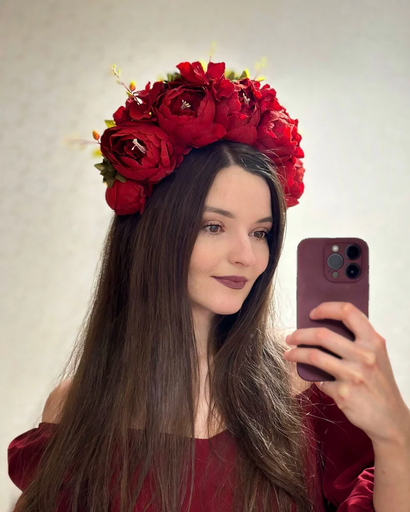 Ободок с красными пионами — Красный
