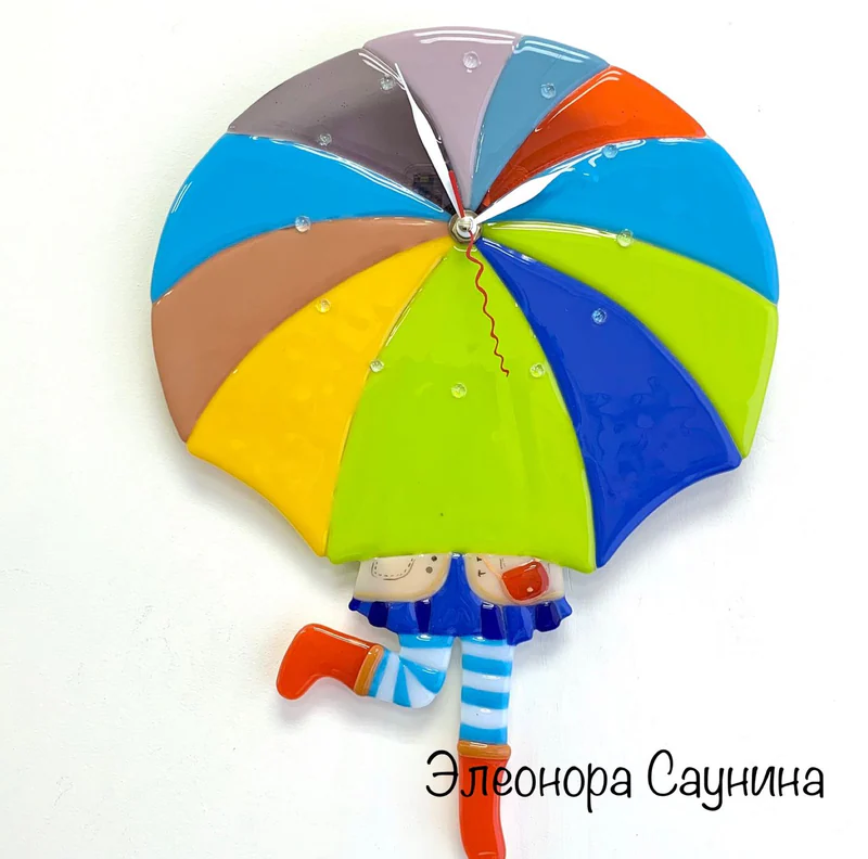 Часы настенные фьюзинг Девочка под зонтиком