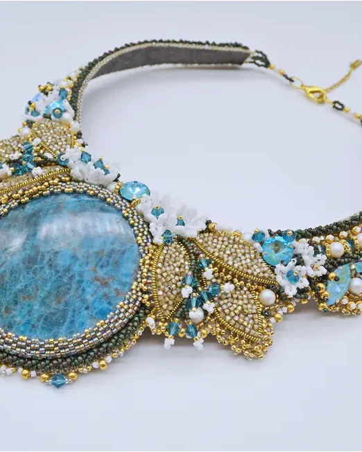 Авторское колье с бразильским апатитом и Swarovski