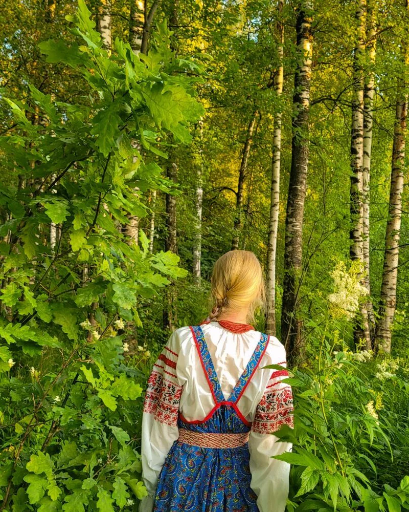 Рубаха народная женская с вышивкой, красно-синей