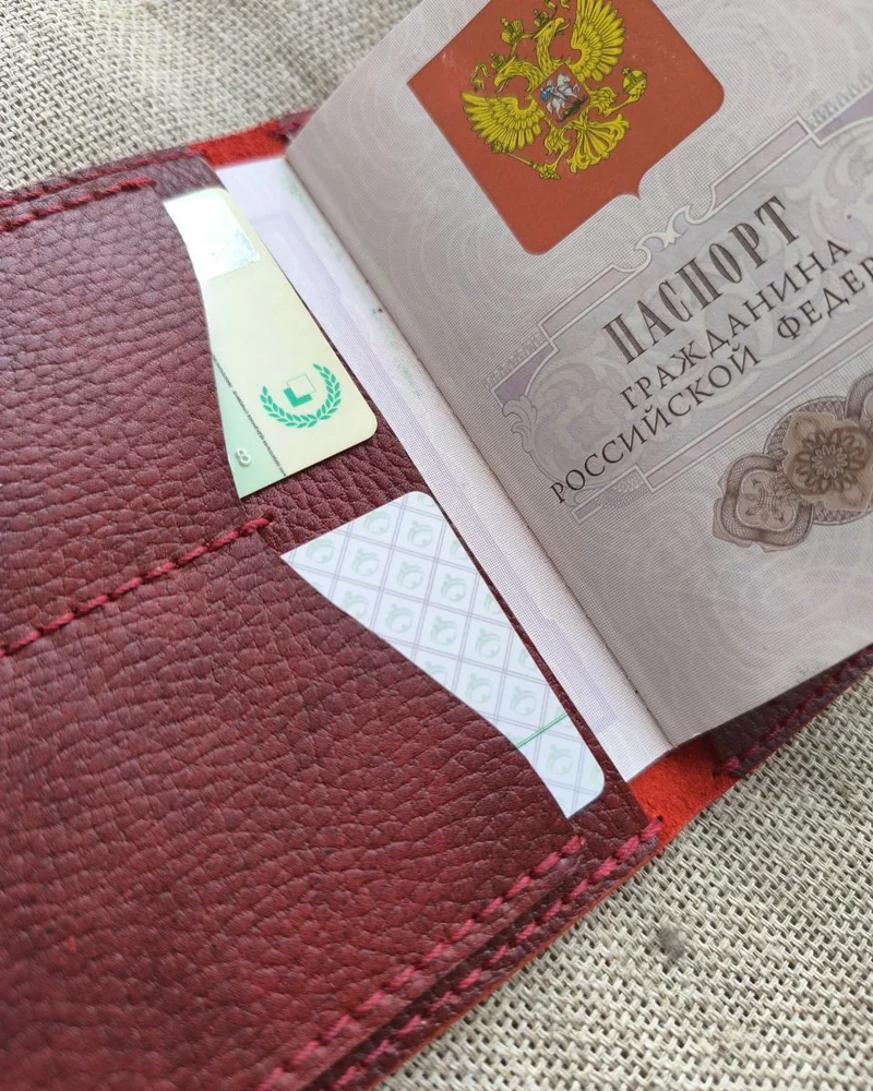 Обложка на паспорт Рубиновый шик