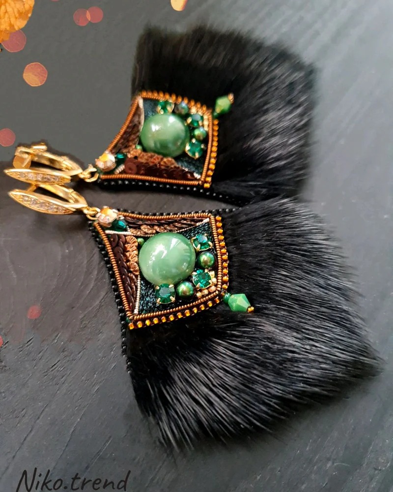 Серьги с мехом норки, вышитые бисером, зелёный