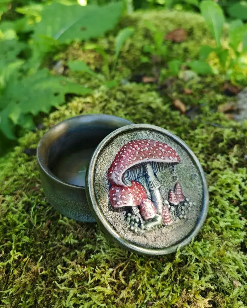 Малая шкатулка с мухоморами