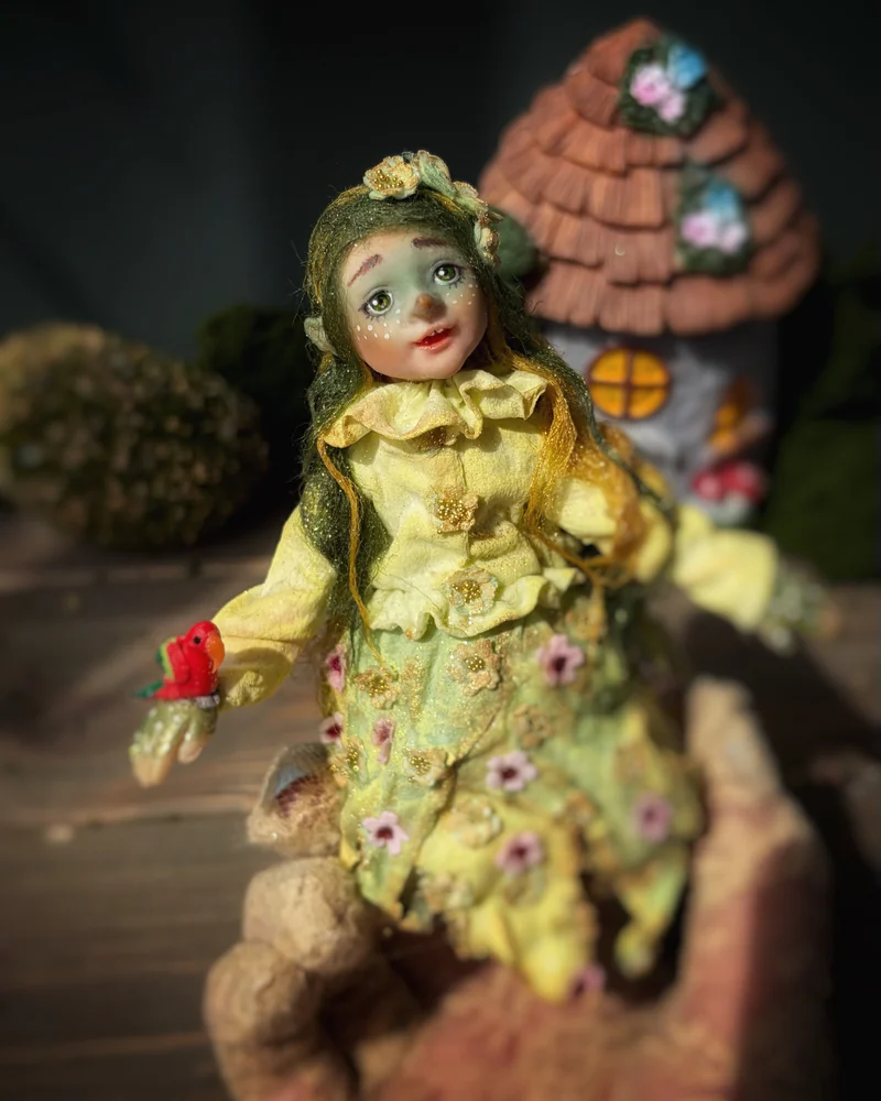 Фея Листария и попугай Чикки в зелёных нарядах