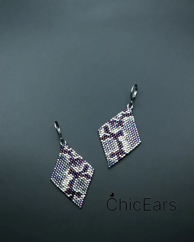 Серьги «Змеиная кожа» из бисера — Ромбы