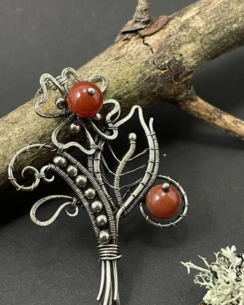Кулон с бусинами сердолика в технике wire wrap — Основной