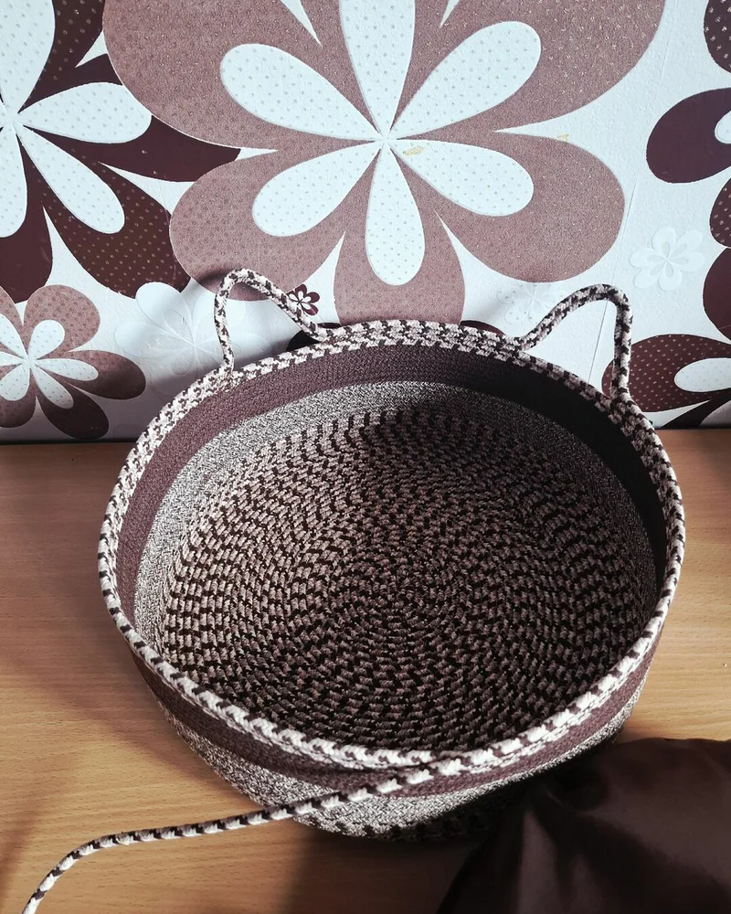 Лежанка для кота из шнура — серая