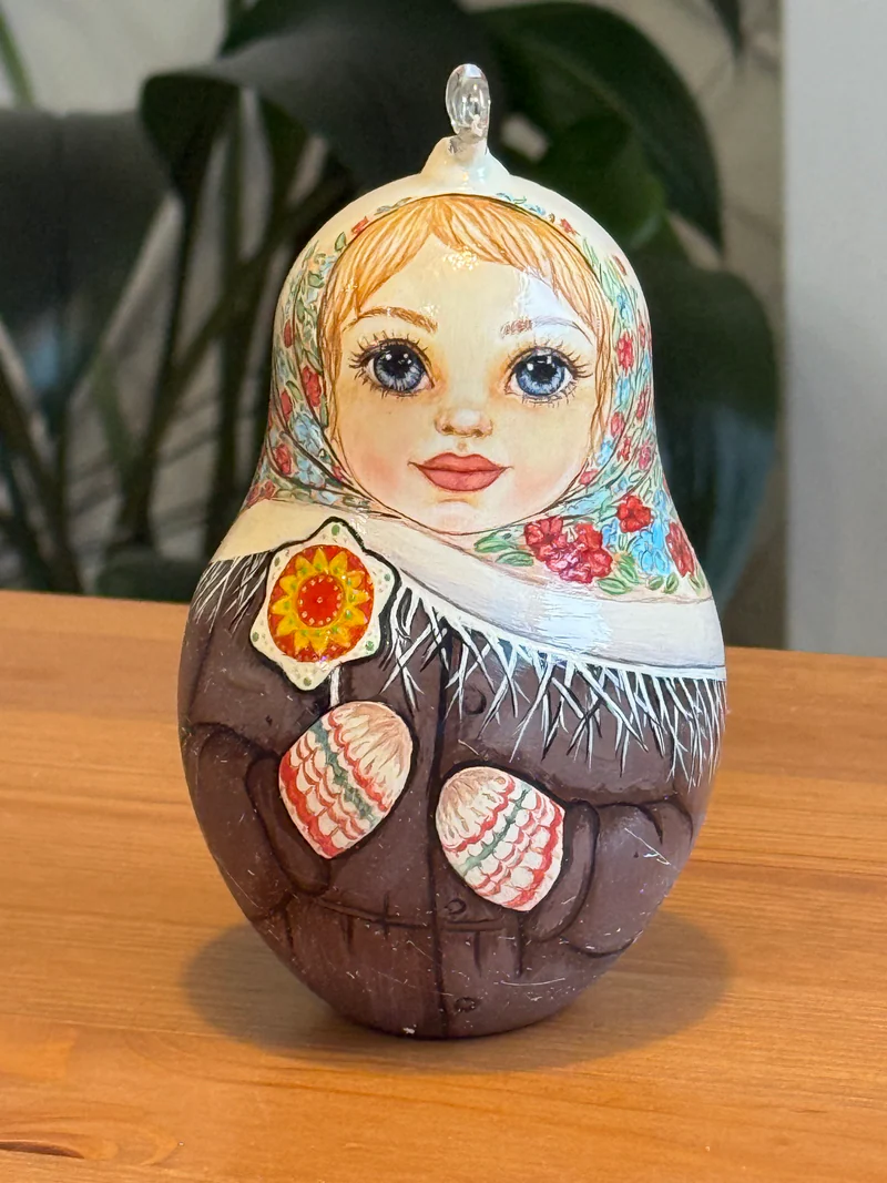Стеклянная матрешка «Девочка с рождественской звездой»