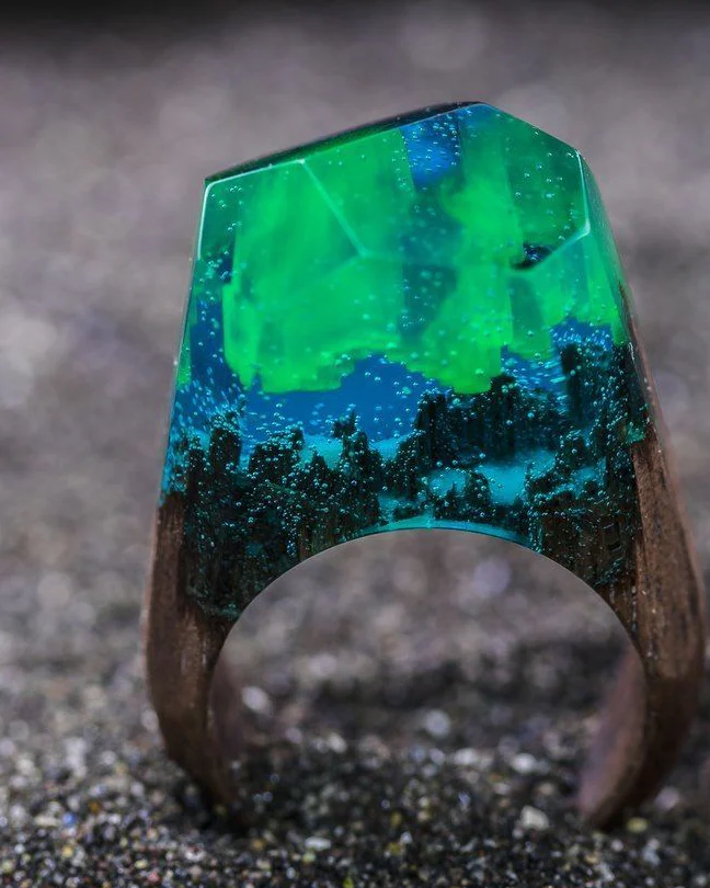 Кольцо из дерева и эпоксидной смолы "Aurora Borealis" — Основной вариант