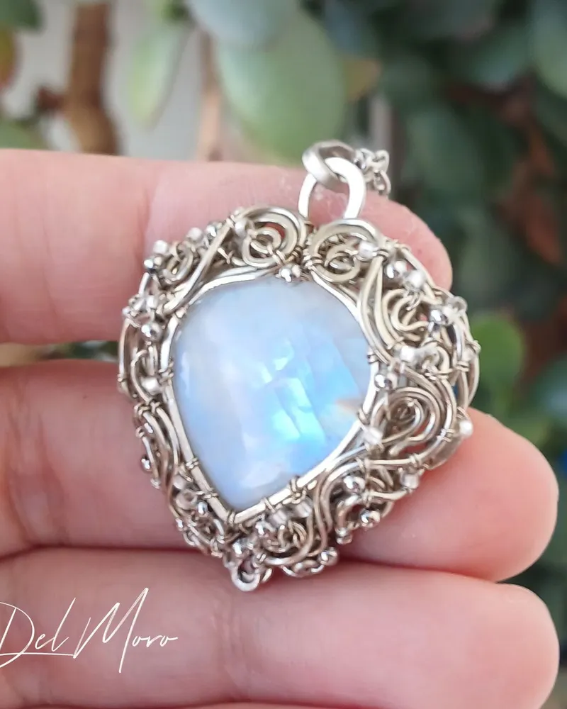 Кулон с камнем лунный камень кулон сердце адуляр "Ice" — голубой