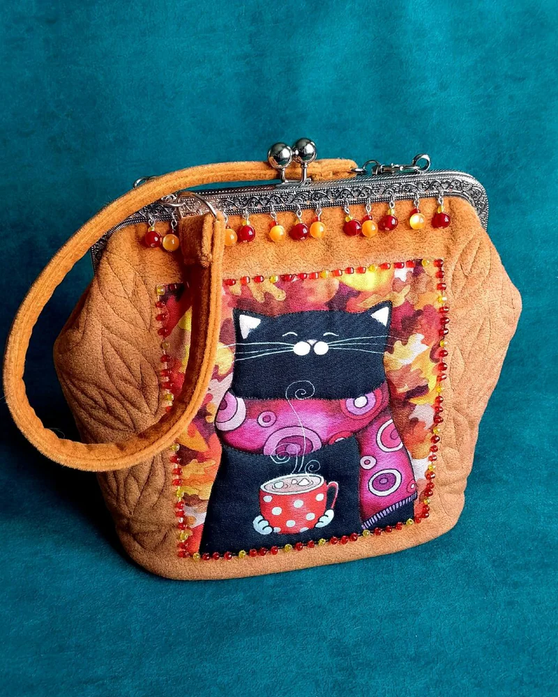 Сумочка с фермуаром «Котик» из флока, рыжая