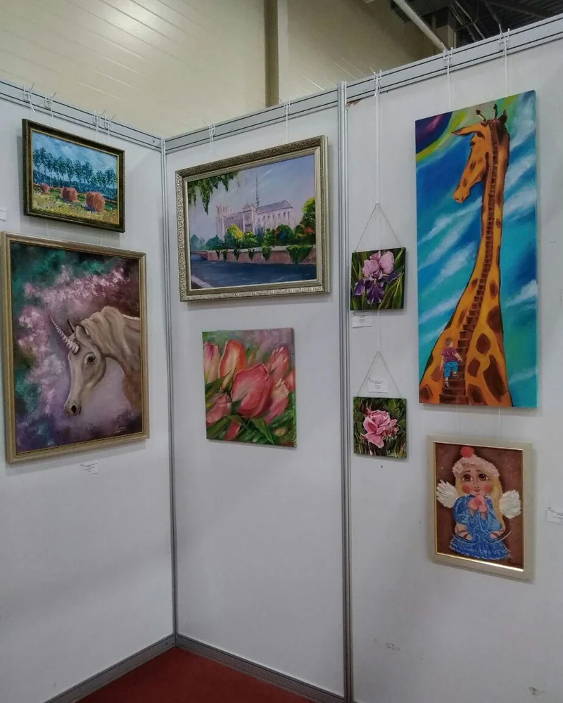 Картина в детскую комнату жираф и ребенок